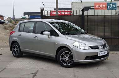 Хэтчбек Nissan TIIDA 2008 в Киеве