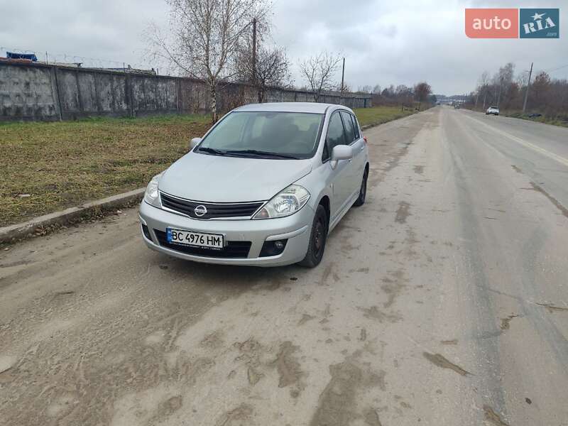 Nissan TIIDA 2010