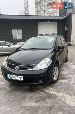 Nissan TIIDA 2011