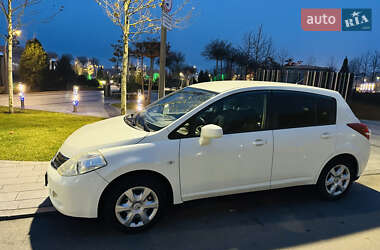 Хетчбек Nissan TIIDA 2010 в Дніпрі