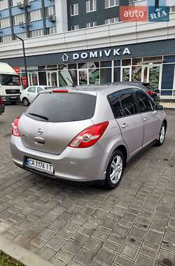 Хетчбек Nissan TIIDA 2010 в Одесі