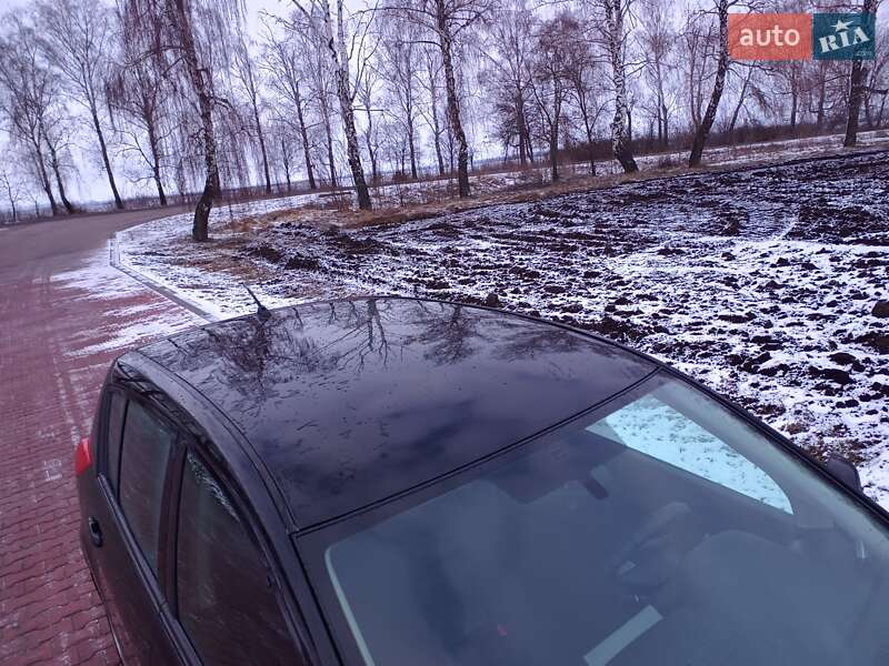 Хэтчбек Nissan TIIDA 2012 в Липовце