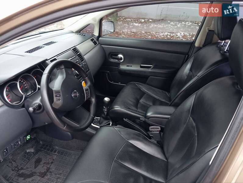 Хэтчбек Nissan TIIDA 2008 в Чернигове