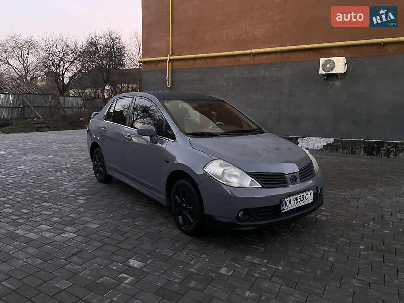 Седан Nissan TIIDA 2007 в Ровно