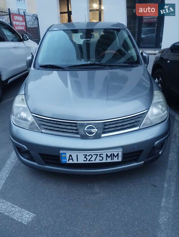 Хэтчбек Nissan TIIDA 2008 в 