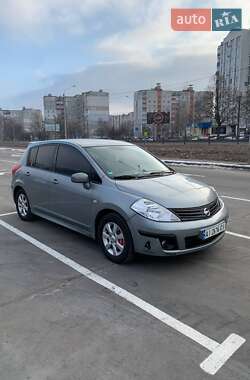 Nissan TIIDA 2011