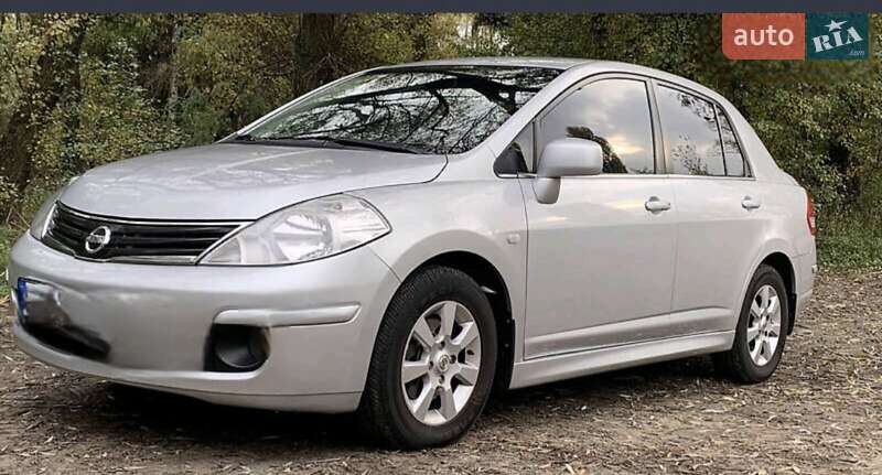 Nissan TIIDA 2010