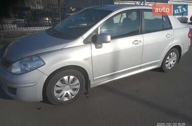 Nissan TIIDA 2012