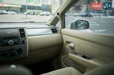 Хэтчбек Nissan TIIDA 2008 в 