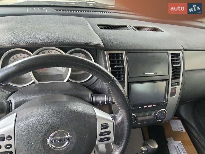 Хетчбек Nissan TIIDA 2012 в Івано-Франківську