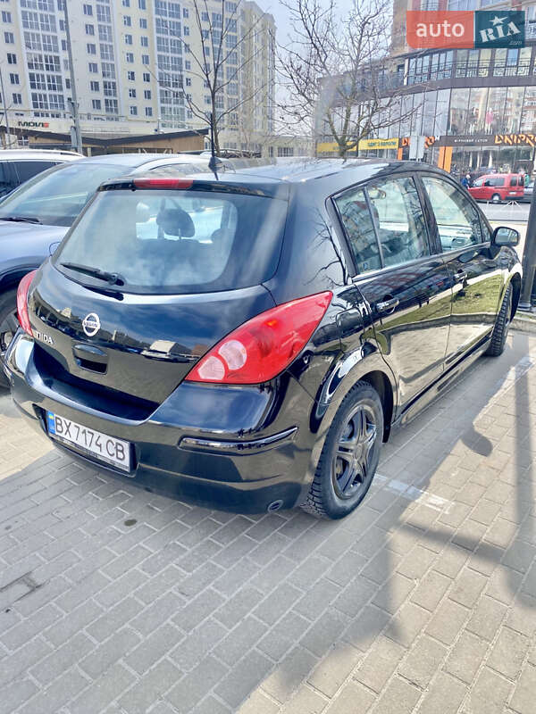 Хэтчбек Nissan TIIDA 2011 в Хмельницком