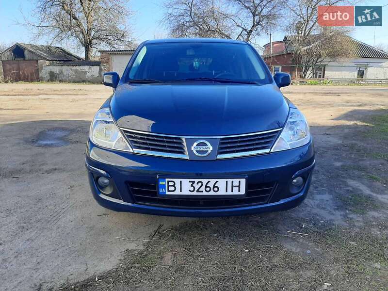 Хэтчбек Nissan TIIDA 2012 в Полтаве