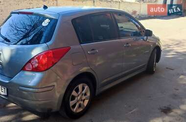 Хетчбек Nissan TIIDA 2011 в 