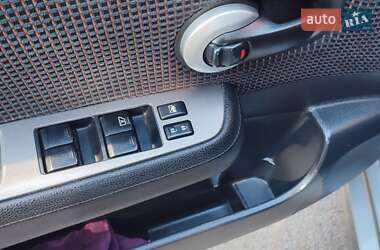 Хетчбек Nissan TIIDA 2011 в 
