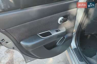 Хетчбек Nissan TIIDA 2011 в 