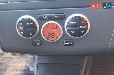 Хетчбек Nissan TIIDA 2011 в 