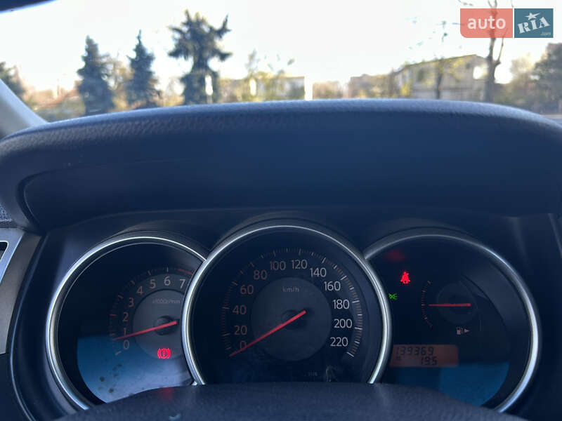 Седан Nissan TIIDA 2008 в Миколаєві