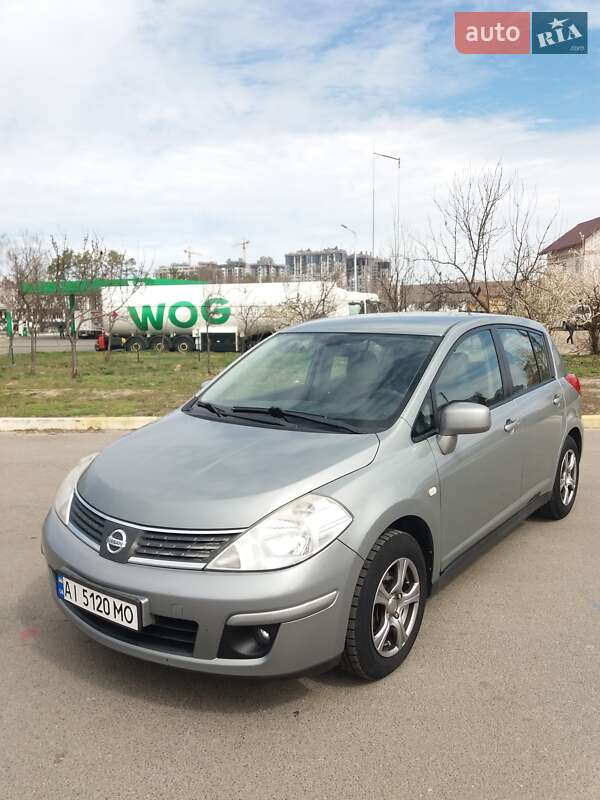 Nissan TIIDA 2008