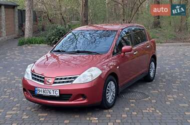 Хэтчбек Nissan TIIDA 2012 в 