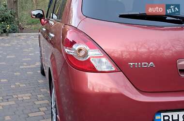 Хэтчбек Nissan TIIDA 2012 в 