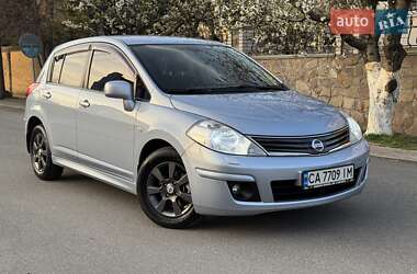Хетчбек Nissan TIIDA 2011 в 