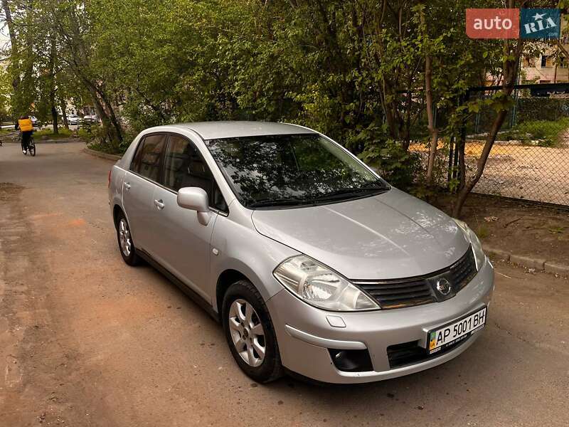 Nissan TIIDA 2008