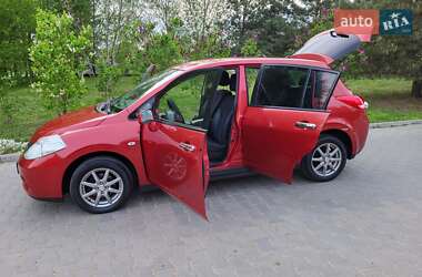 Хэтчбек Nissan TIIDA 2012 в 