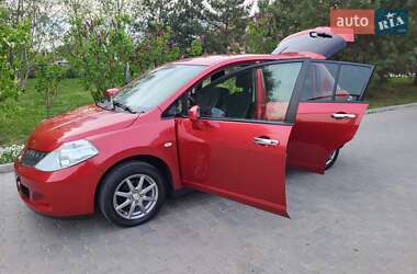 Хэтчбек Nissan TIIDA 2012 в 
