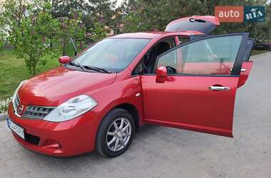 Хэтчбек Nissan TIIDA 2012 в 
