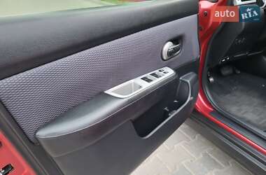 Хэтчбек Nissan TIIDA 2012 в 