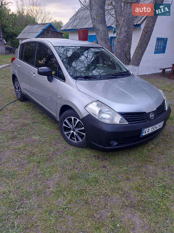 Хетчбек Nissan TIIDA 2007 в 