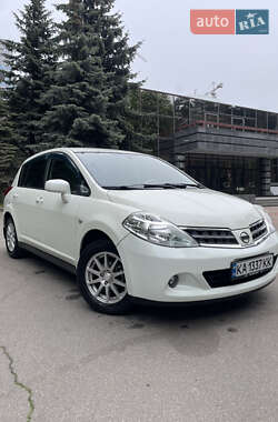 Седан Nissan TIIDA 2010 в Киеве