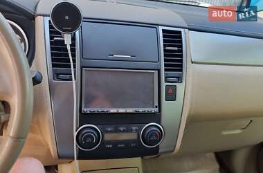 Хетчбек Nissan TIIDA 2010 в 