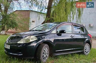 Хетчбек Nissan TIIDA 2010 в 