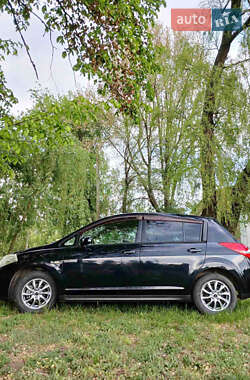 Хетчбек Nissan TIIDA 2010 в 