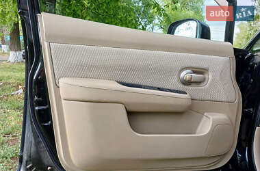 Хетчбек Nissan TIIDA 2010 в 