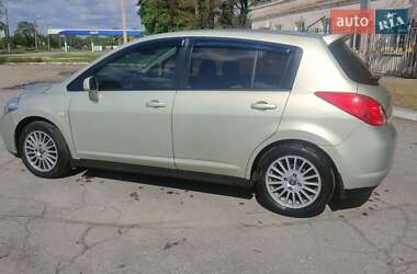 Хэтчбек Nissan TIIDA 2008 в 