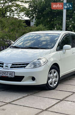 Хэтчбек Nissan TIIDA 2011 в Одессе