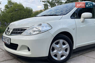 Хетчбек Nissan TIIDA 2011 в 