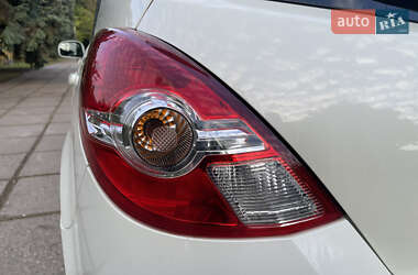Хетчбек Nissan TIIDA 2011 в 