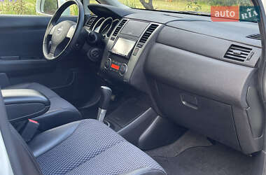 Хетчбек Nissan TIIDA 2011 в 