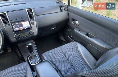 Хетчбек Nissan TIIDA 2011 в 