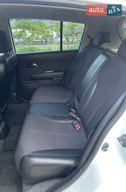 Хетчбек Nissan TIIDA 2011 в 