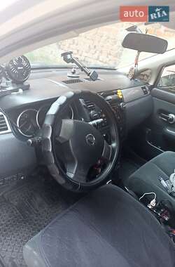 Хэтчбек Nissan TIIDA 2010 в Львове