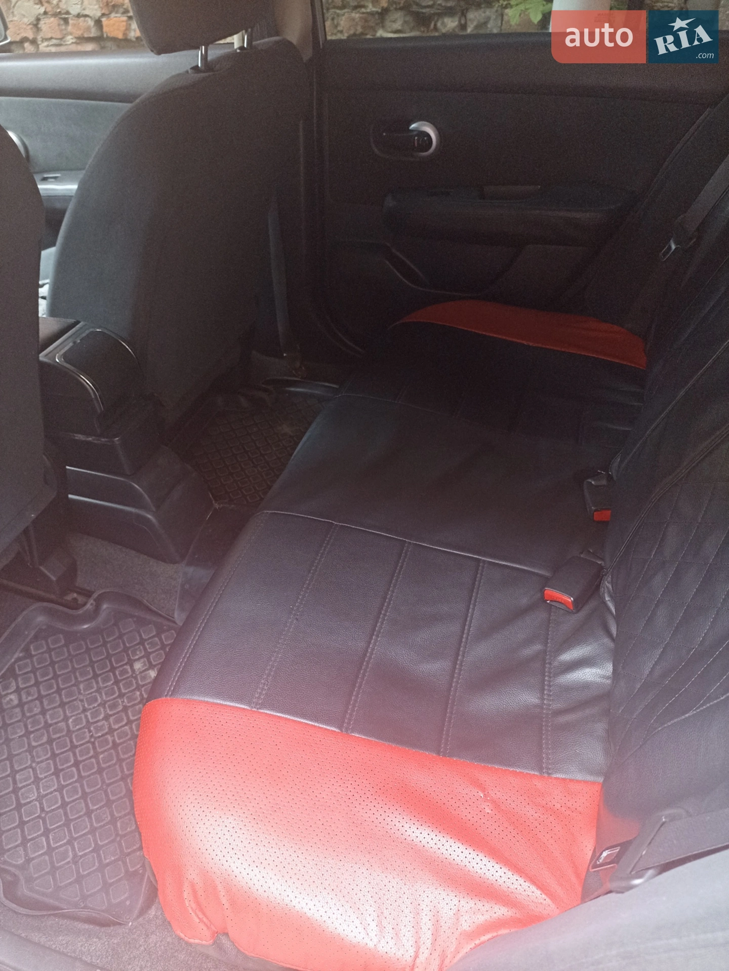 2010 Nissan Tiida - мініатюра 2