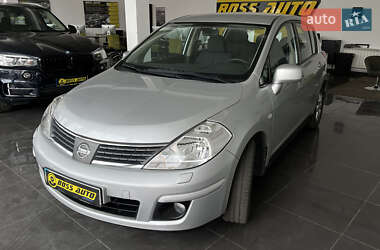 Хетчбек Nissan TIIDA 2010 в 