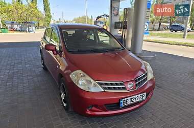 Хетчбек Nissan TIIDA 2010 в 