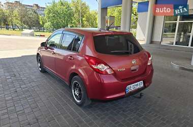 Хетчбек Nissan TIIDA 2010 в 