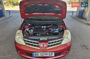 Хетчбек Nissan TIIDA 2010 в 