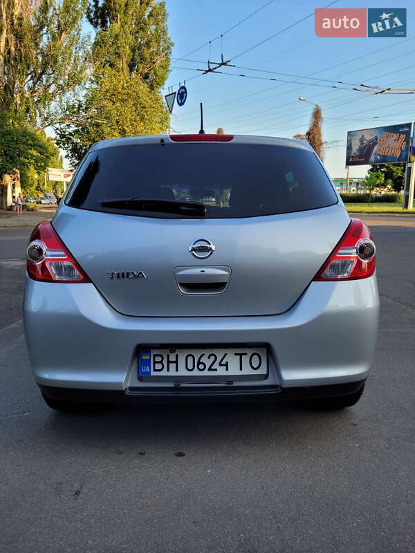 Хэтчбек Nissan TIIDA 2010 в Одессе